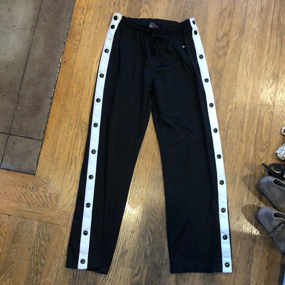 NIKE | pull off pants ✨